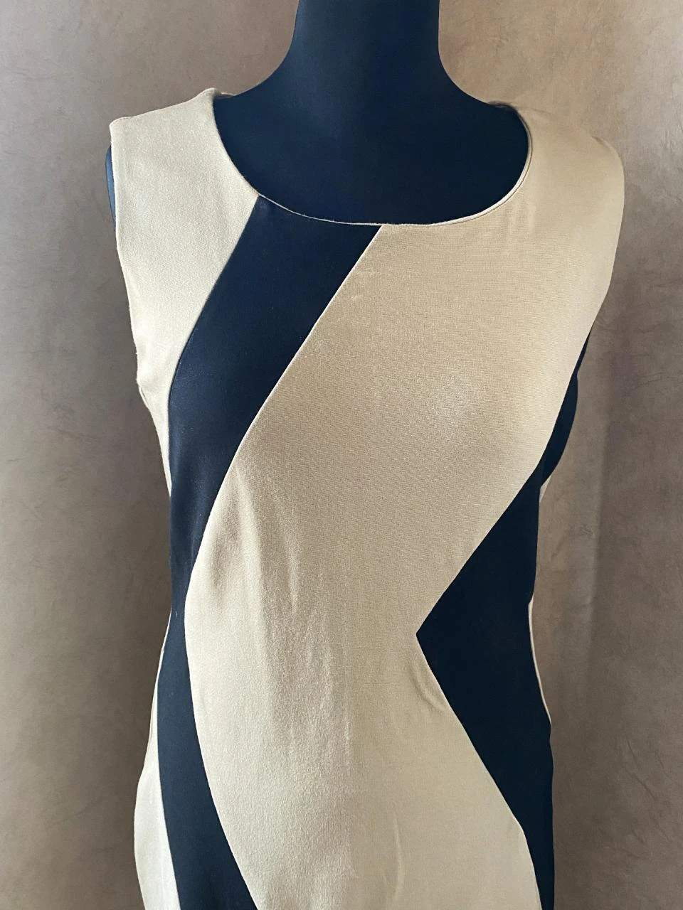 La Fée Maraboutée Straight Dress Size 42 beige & black – Chic and elegant graphic cut – photo 2